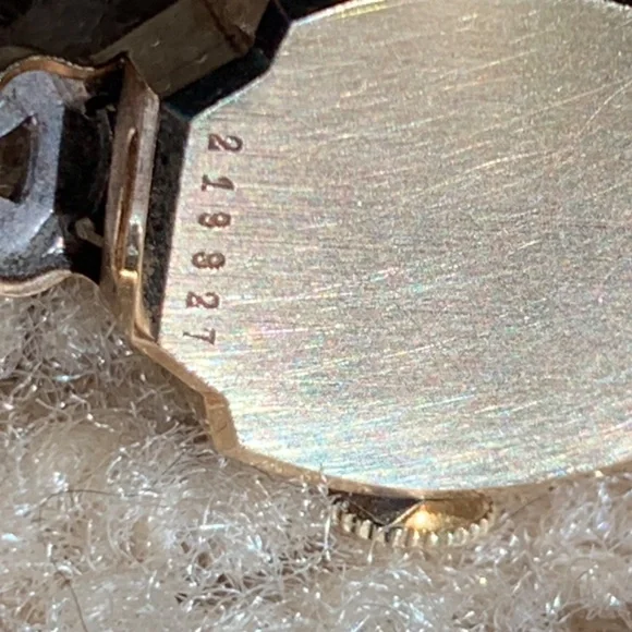 Women’s tiny 14k gold watch with strap band. - Picture 5 of 10